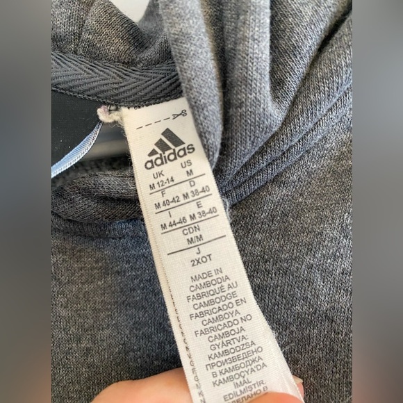 Adidas size medium - Picture 2 of 3